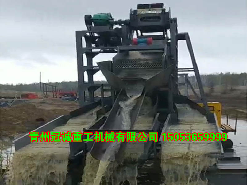 溜槽淘金选矿船